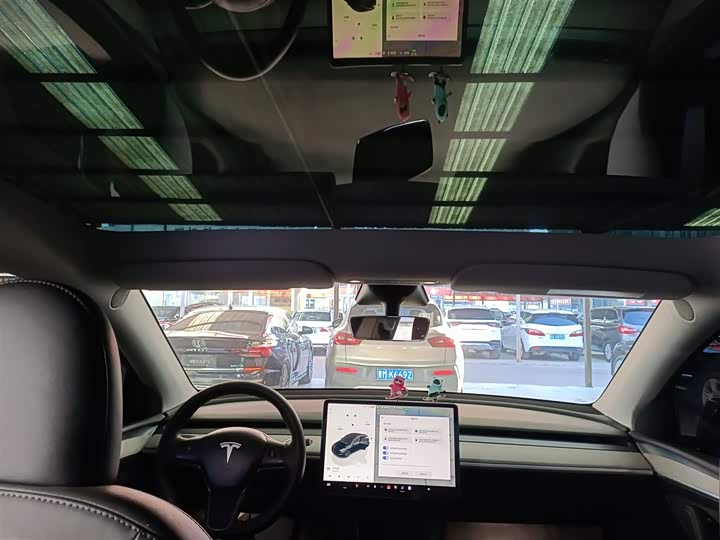 Фото 17 - Tesla Model Y