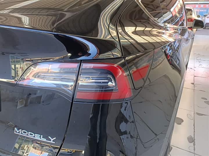 Фото 8 - Tesla Model Y