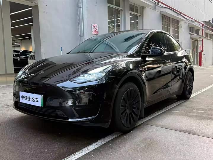 Фото 1 - Tesla Model Y