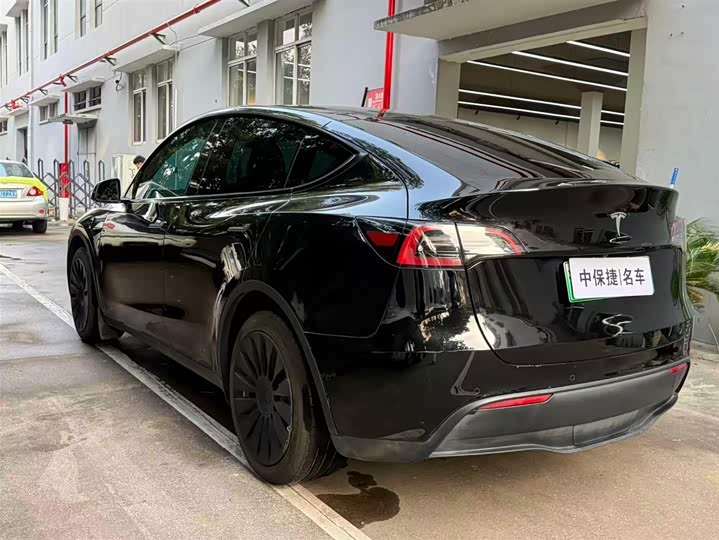 Фото 10 - Tesla Model Y