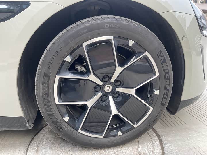 Фото 13 - Xiaomi SU7