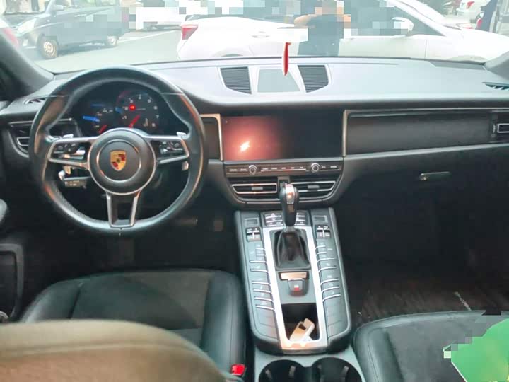 Фото 10 - Porsche Macan