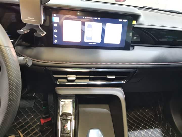 Фото 13 - Roewe i5