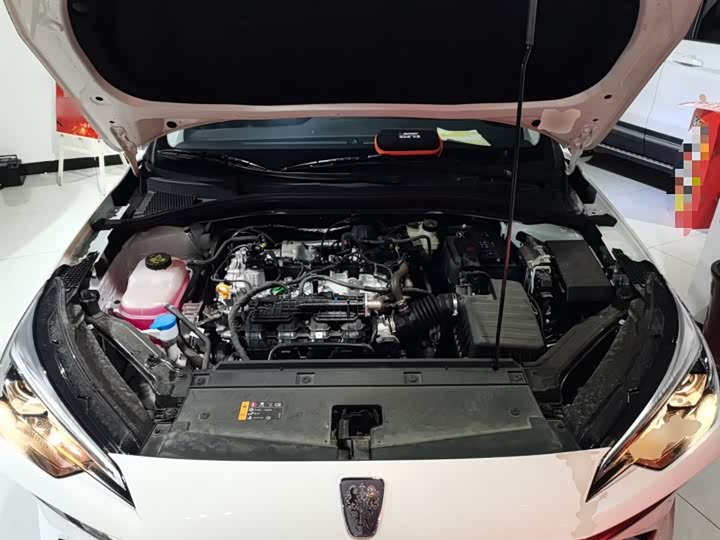 Фото 20 - Roewe i5