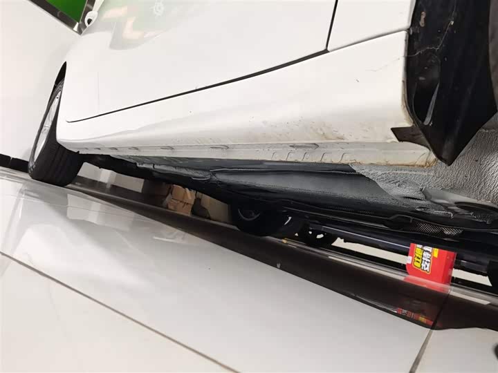 Фото 21 - Roewe i5