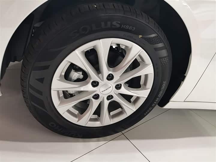 Фото 23 - Roewe i5