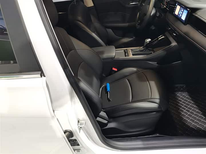 Фото 25 - Roewe i5