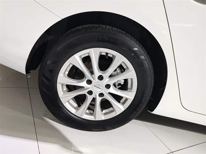 Фото 26 - Roewe i5