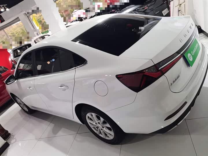 Фото 5 - Roewe i5