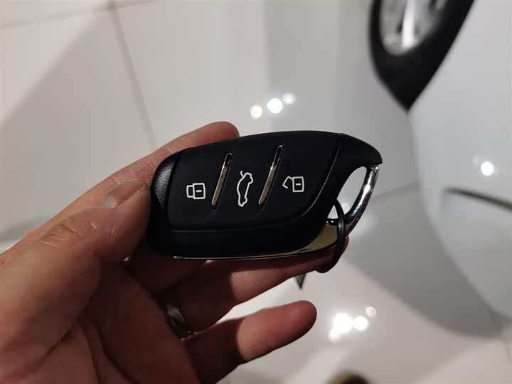 Фото 9 - Roewe i5