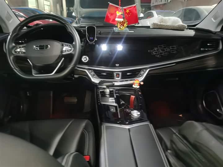 Фото 10 - Geely Emgrand GT