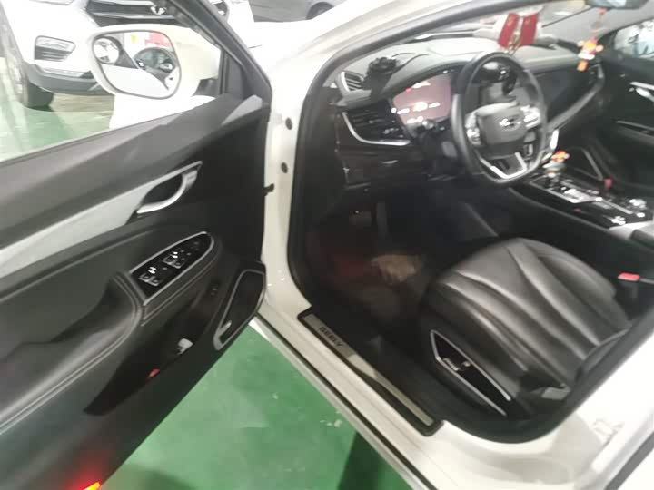 Фото 16 - Geely Emgrand GT