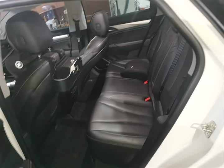 Фото 17 - Geely Emgrand GT