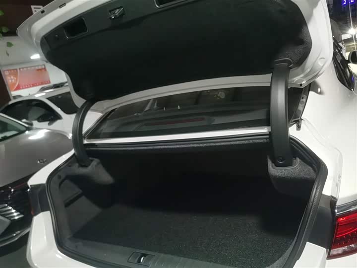 Фото 19 - Geely Emgrand GT