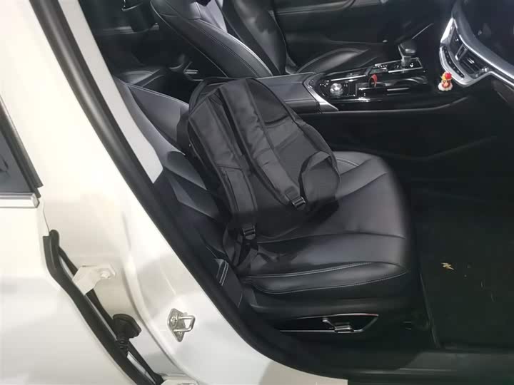 Фото 25 - Geely Emgrand GT