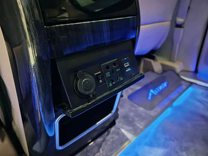 Фото 10 - Buick GL8 ES