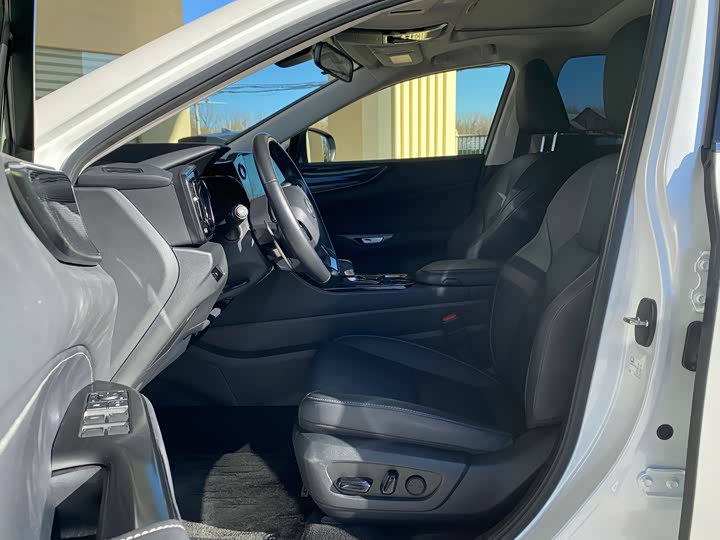 Фото 10 - Lexus NX