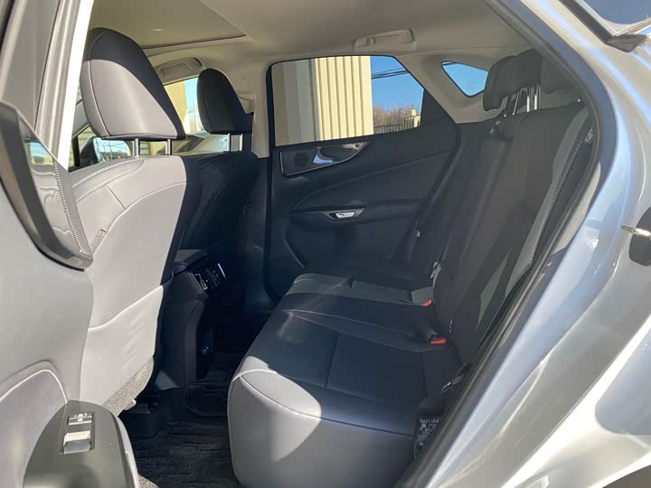 Фото 11 - Lexus NX