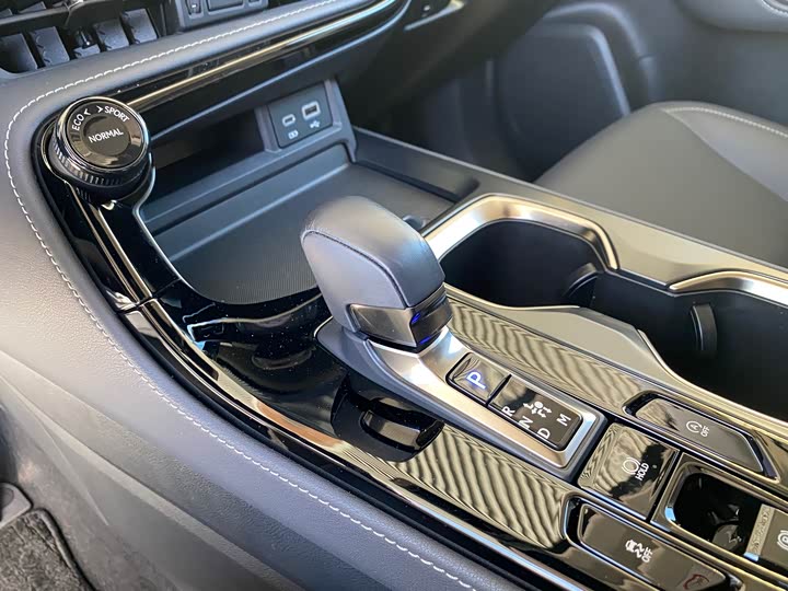 Фото 13 - Lexus NX