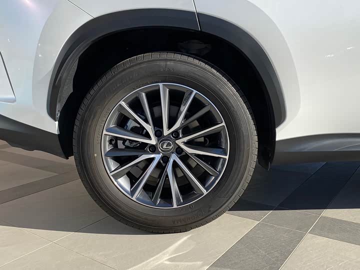 Фото 5 - Lexus NX