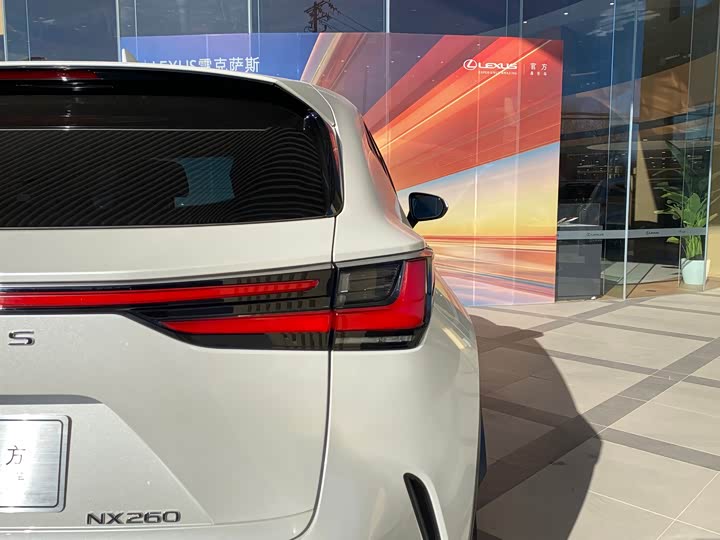 Фото 8 - Lexus NX