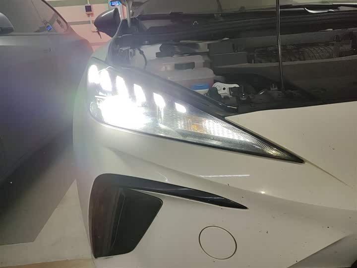 Фото 30 - MG Motor 4 EV