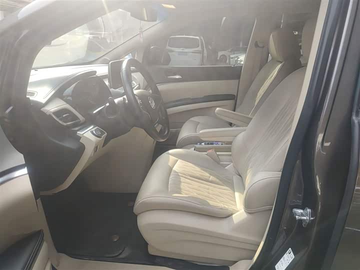 Фото 15 - Buick GL8 ES