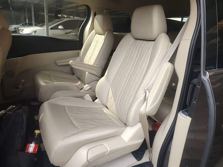 Фото 17 - Buick GL8 ES