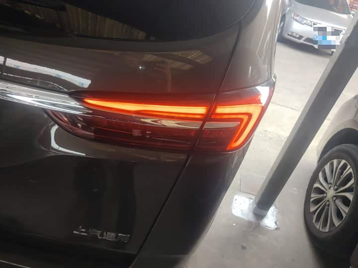 Фото 8 - Buick GL8 ES