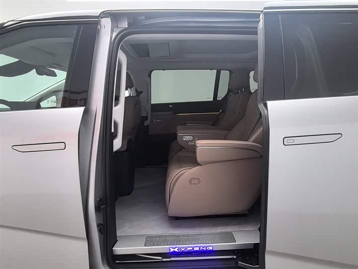 Фото 15 - XPeng X9