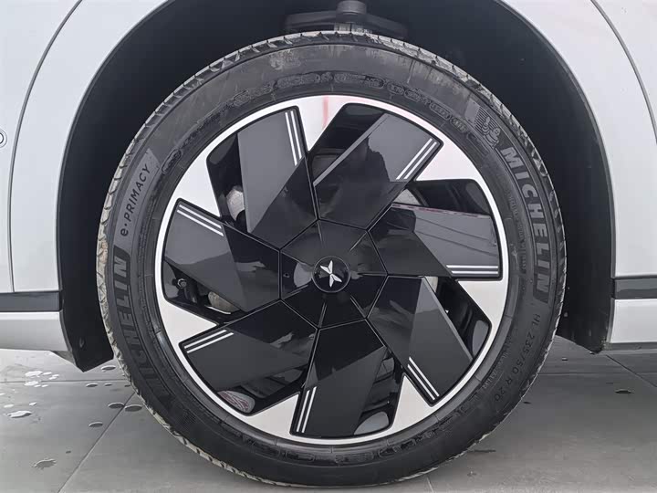 Фото 17 - XPeng X9