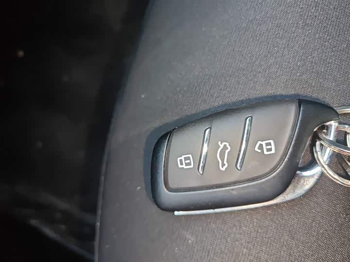 Фото 12 - Roewe i5