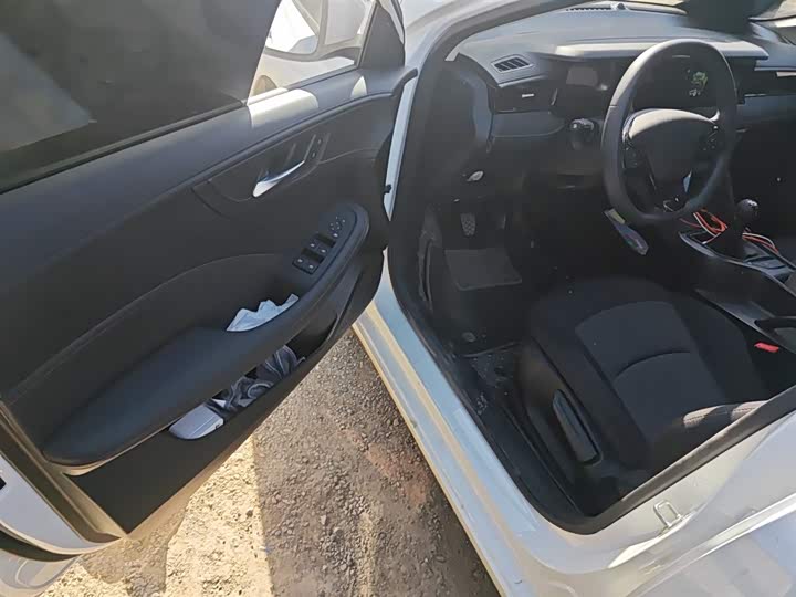 Фото 13 - Roewe i5