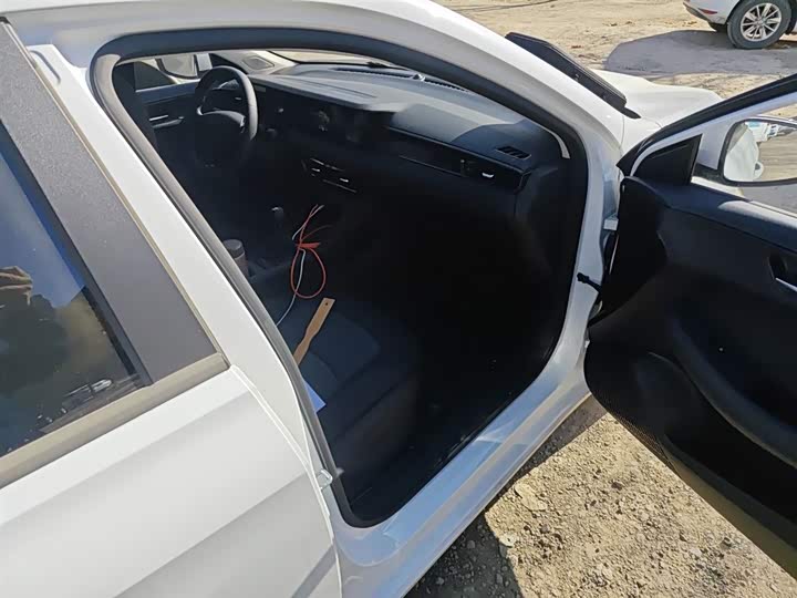 Фото 19 - Roewe i5