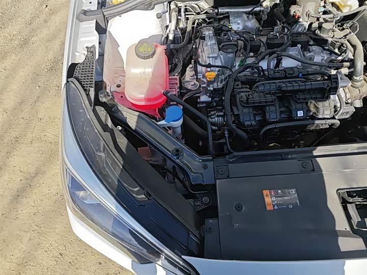 Фото 20 - Roewe i5