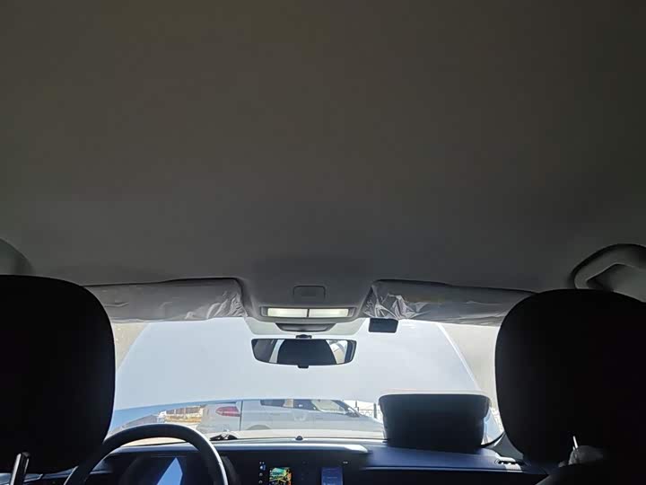 Фото 9 - Roewe i5