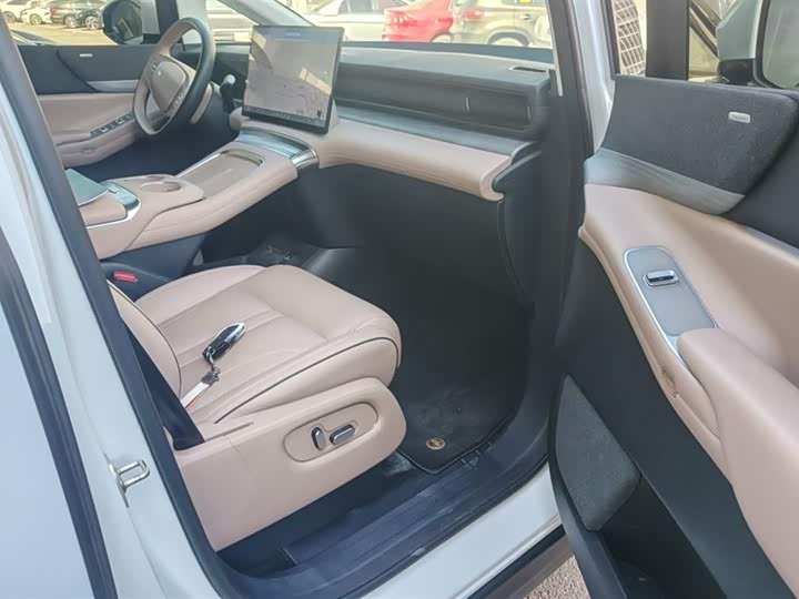 Фото 7 - XPeng X9