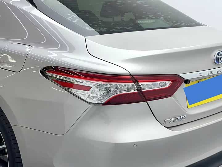 Фото 10 - Toyota Camry