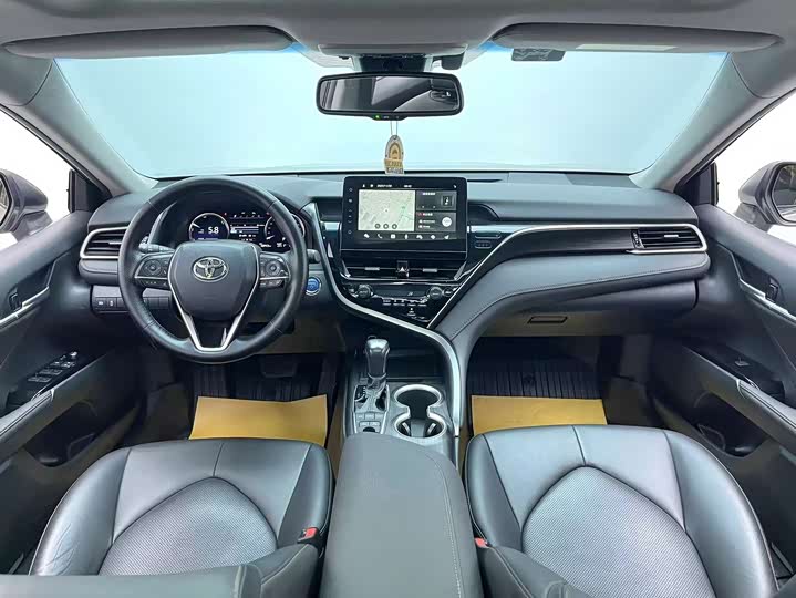 Фото 11 - Toyota Camry