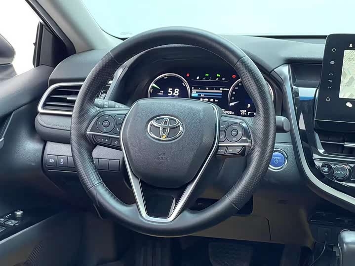 Фото 12 - Toyota Camry