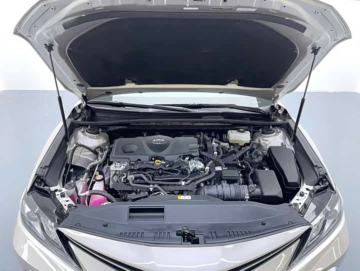 Фото 19 - Toyota Camry