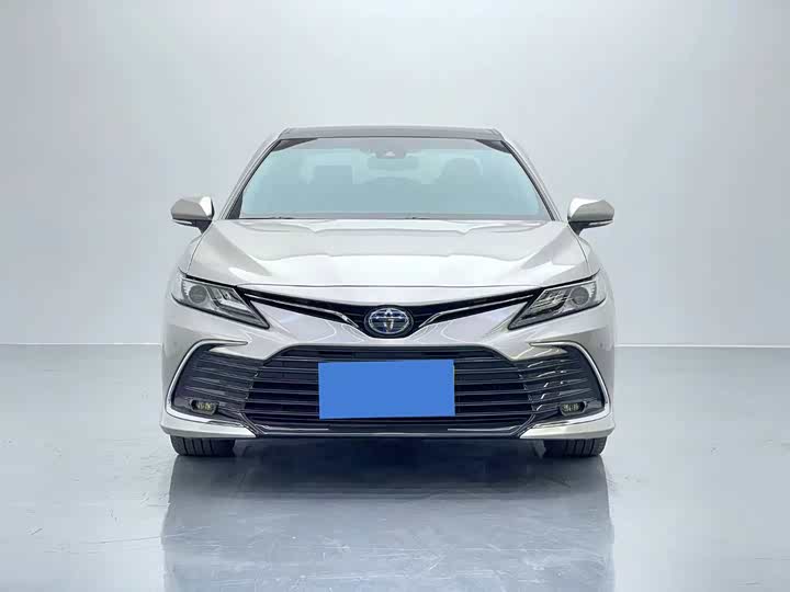 Фото 2 - Toyota Camry