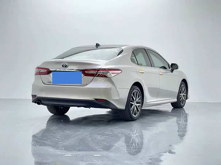 Фото 4 - Toyota Camry