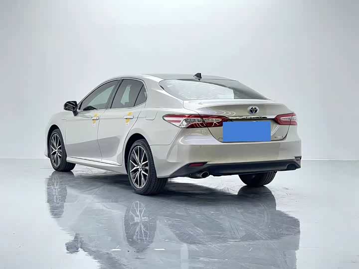 Фото 6 - Toyota Camry