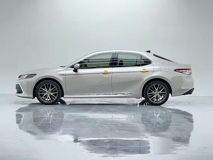 Фото 7 - Toyota Camry