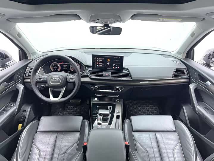 Фото 11 - Audi Q5L