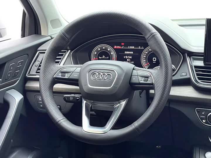 Фото 12 - Audi Q5L