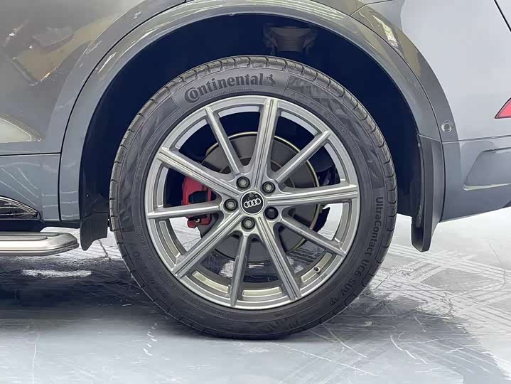 Фото 17 - Audi Q5L