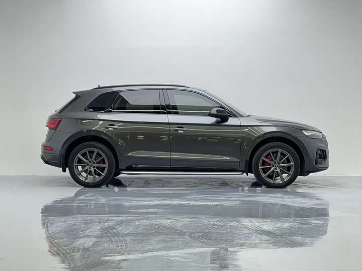 Фото 8 - Audi Q5L
