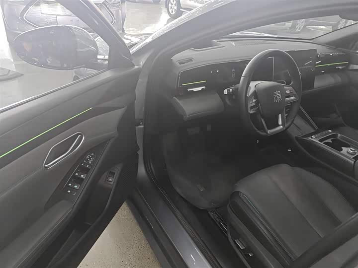 Фото 16 - BYD Qin L